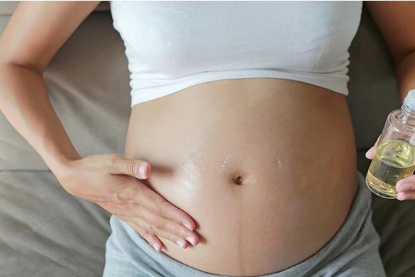 علائم کشش پوست از مشکلات پوستی در دوران بارداری